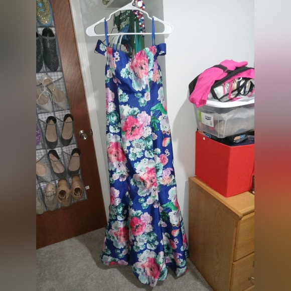 Floral Prom Dress - Picture 5 of 8